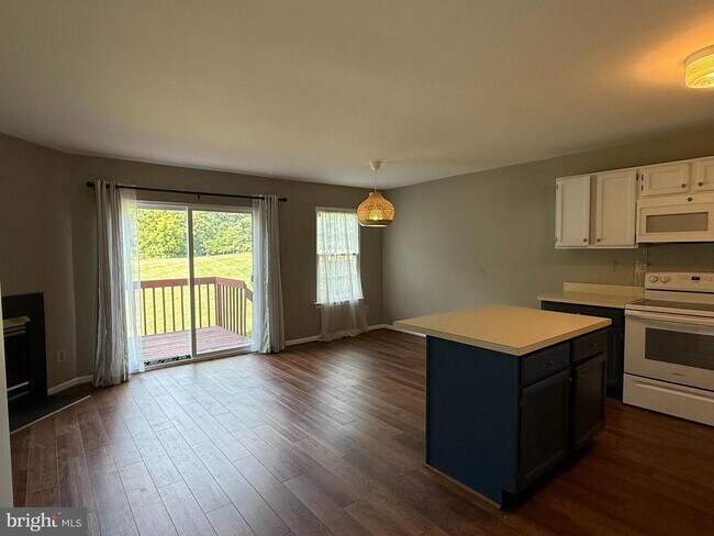 Building Photo - 81 Louis James Ct