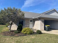 Building Photo - Beautiful, Large Duplex in a quiet Brookvi...