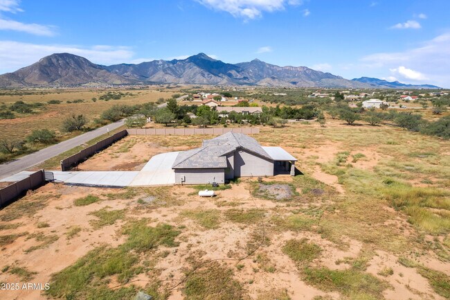 Building Photo - 8373 E Sunwing Ridge Dr