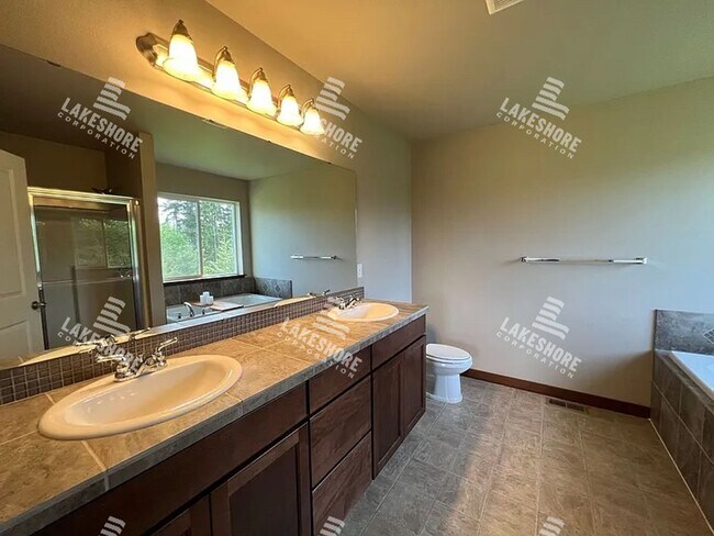 Building Photo - Spacious and Secluded 4 Bed 2 Bath Monroe ...