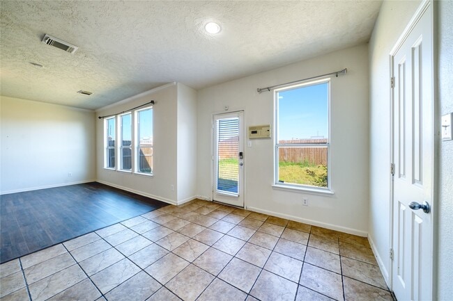 Building Photo - 6610 Autumn Sunset Ln