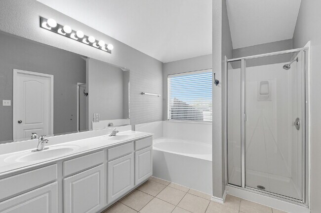 Building Photo - 3 Bedroom in Kyle with Fresh Paint Through...