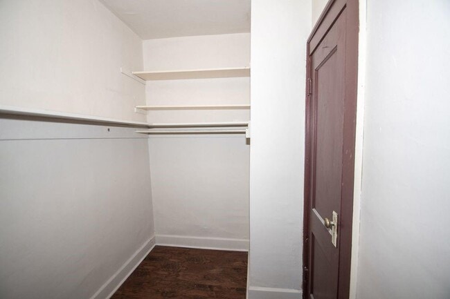 Building Photo - 5819 E Washington St