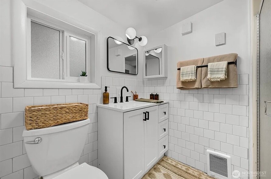 Building Photo - 2562 Lake Whatcom Blvd