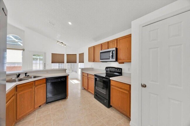 Building Photo - 642 Riggs Cir