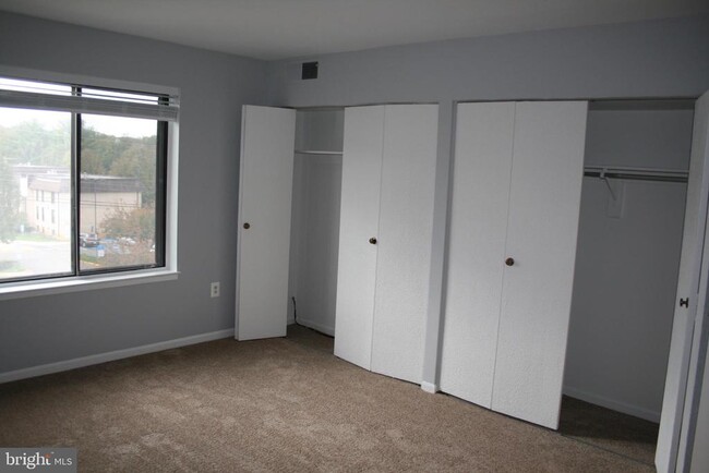 Building Photo - 9728 Kingsbridge Dr