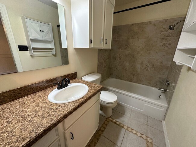 Building Photo - Southern Homes, 3 Bed, 2 Bath WITH Pool!