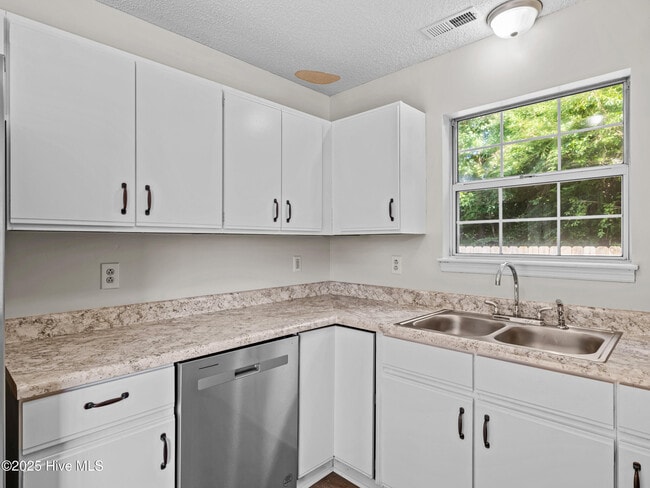 Building Photo - 3002 E Windgate Ct