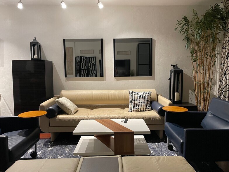 Building Photo - 1500 Bay Rd