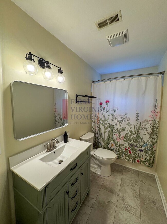 Building Photo - Lake Reynovia 3Bed/2.5Bath Rental