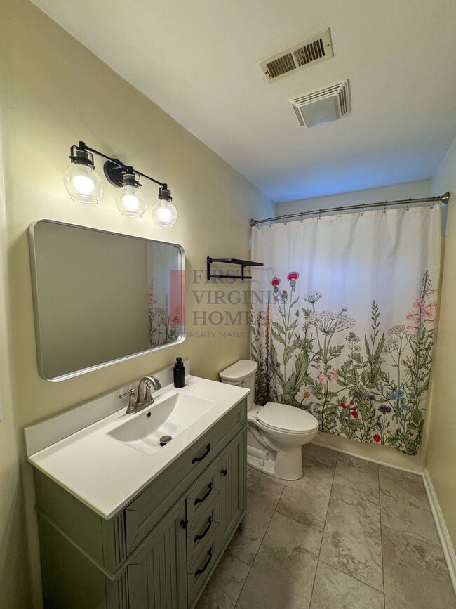 Building Photo - Lake Reynovia 4Bed/2.5Bath Rental