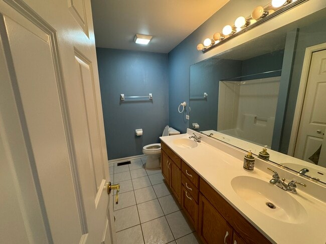 Building Photo - 1N061 Mission Ct