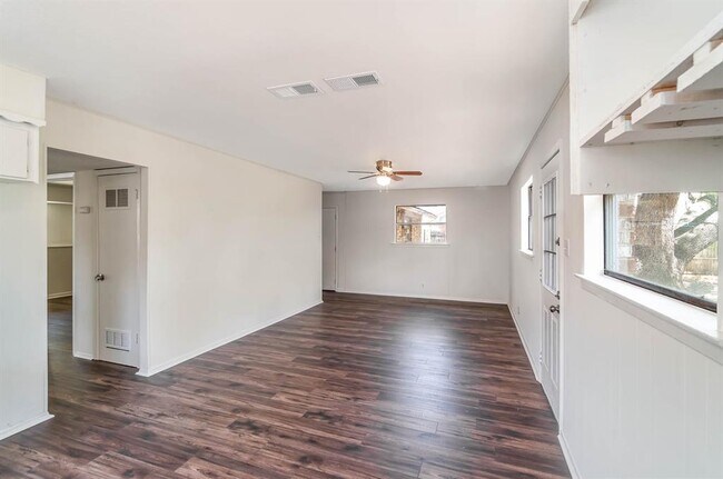 Building Photo - 405 Steeple Ridge Rd