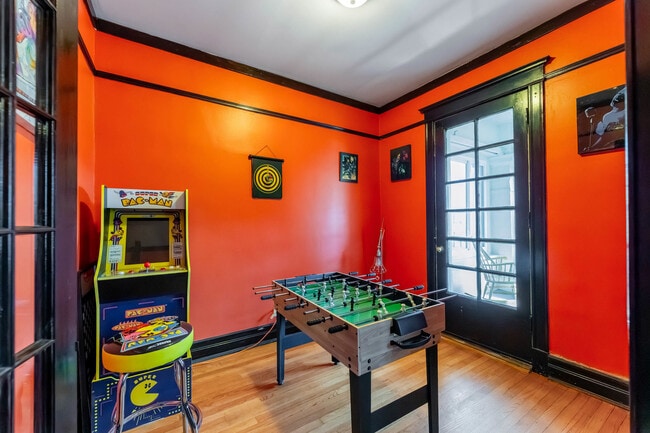 Building Photo - 6112 S St Lawrence Ave