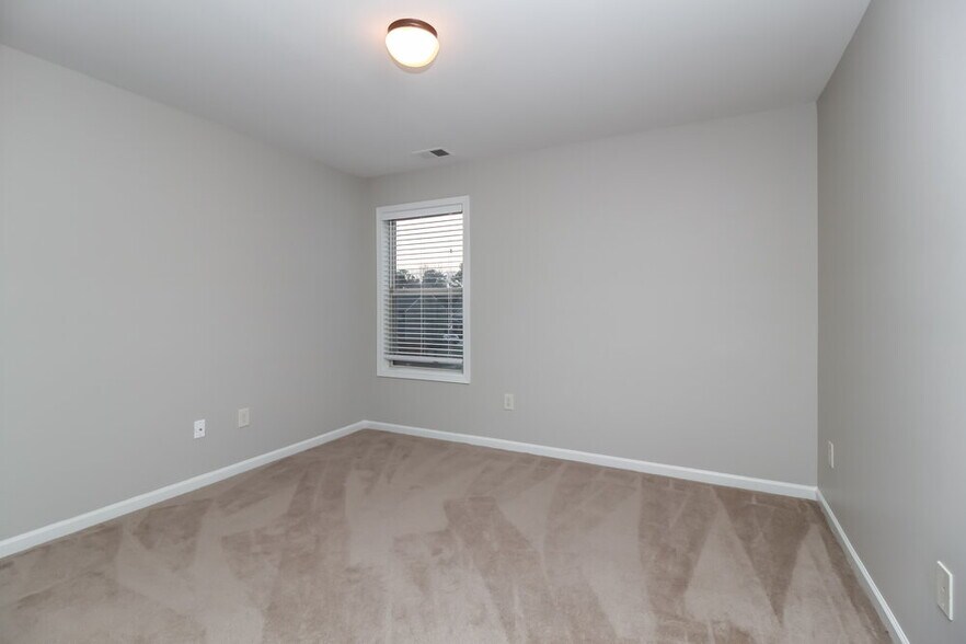 Building Photo - 226 Ascott Ln