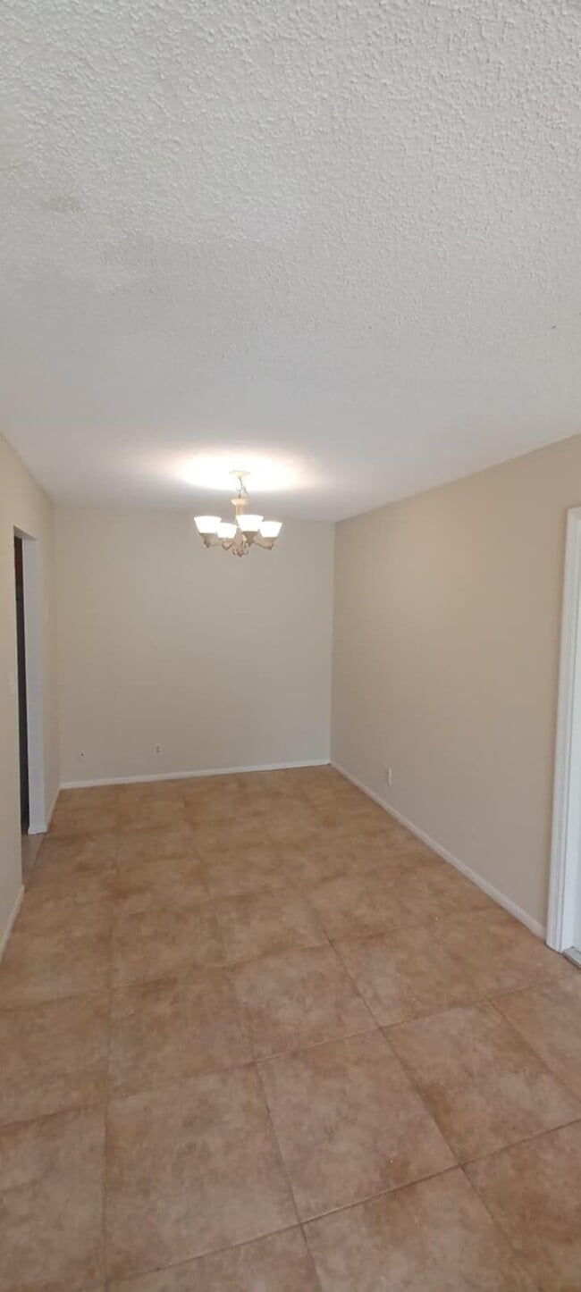 Building Photo - 409 Executive Center Dr