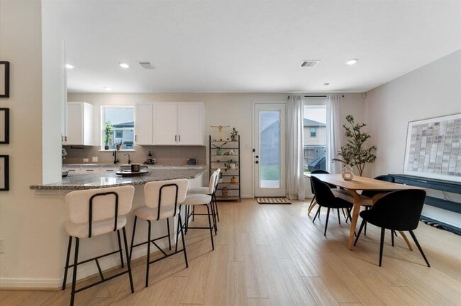Building Photo - 2860 Grand Anse Dr