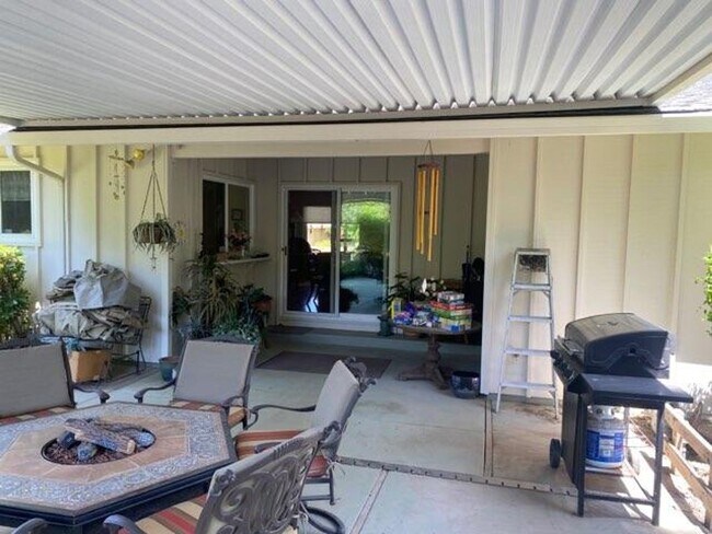 Building Photo - 6836 Oakmont Dr
