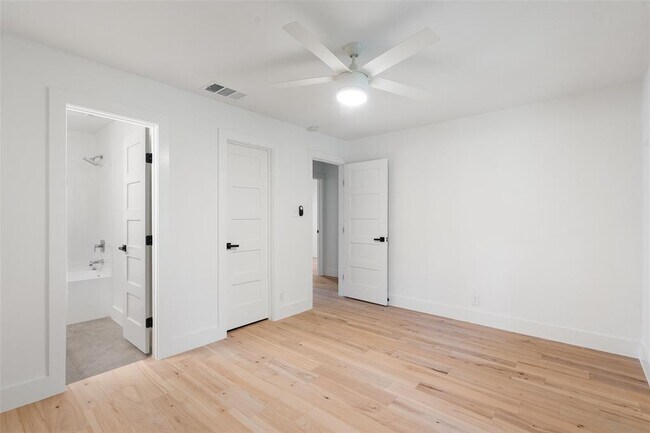 Building Photo - 1800 Nicole Cir