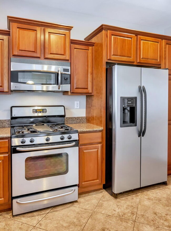 Building Photo - "Spacious 4-Bed Townhouse Oasis in Anthem – Modern Comfort Awaits!"