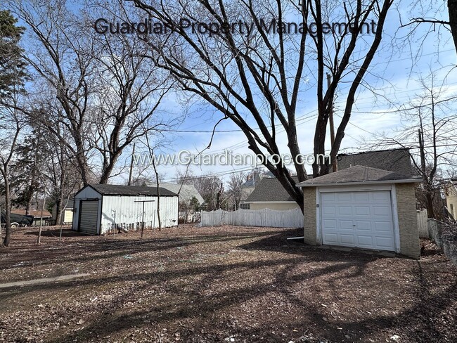 Building Photo - South Minneapolis Single Family Home, Renovated Bathrooms, Hardwood Floors, W/D