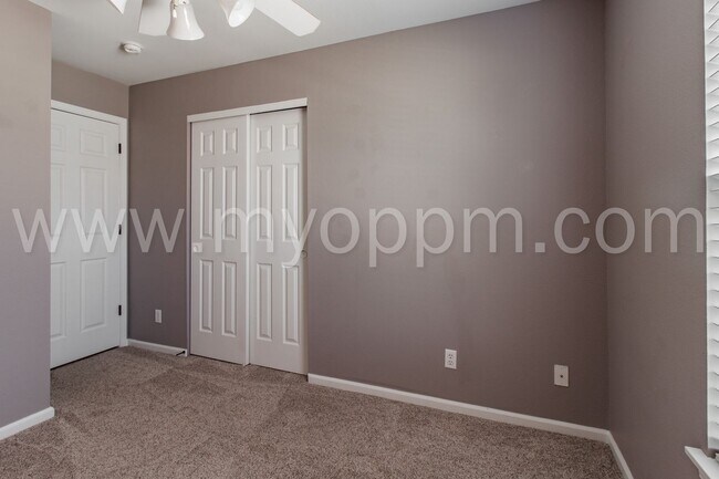 Building Photo - Stunning 3 Bedroom / 2 Bathroom Home | Mil...