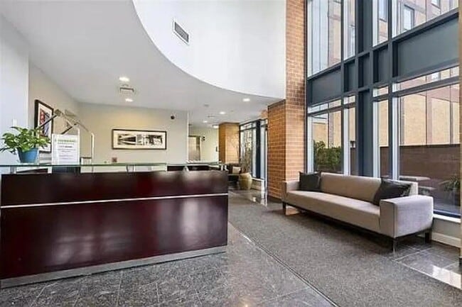 Building Photo - 311 Washington St