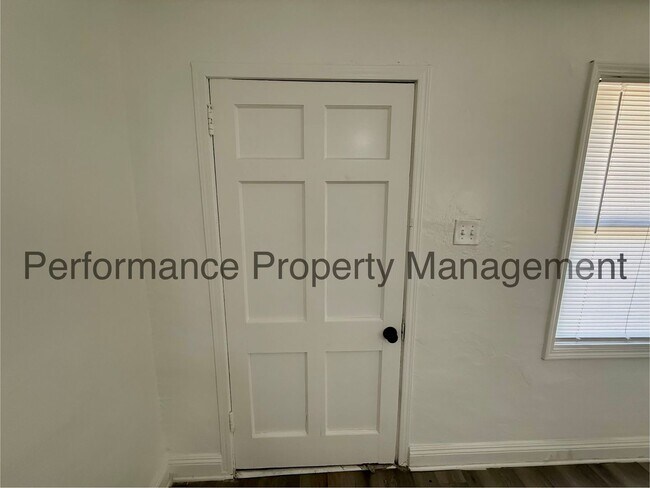 Building Photo - Cozy 4 Bed/2 Bath E Bakersfield Home w/ Solar, RBP & $0 Deposit Option