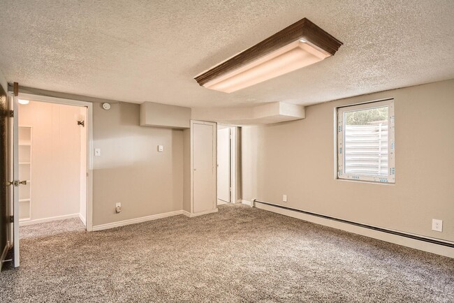 Building Photo - Spacious 4 Bed | 2 Bath Home Near Sloan’s ...