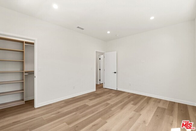 Building Photo - 1305 Lucile Ave