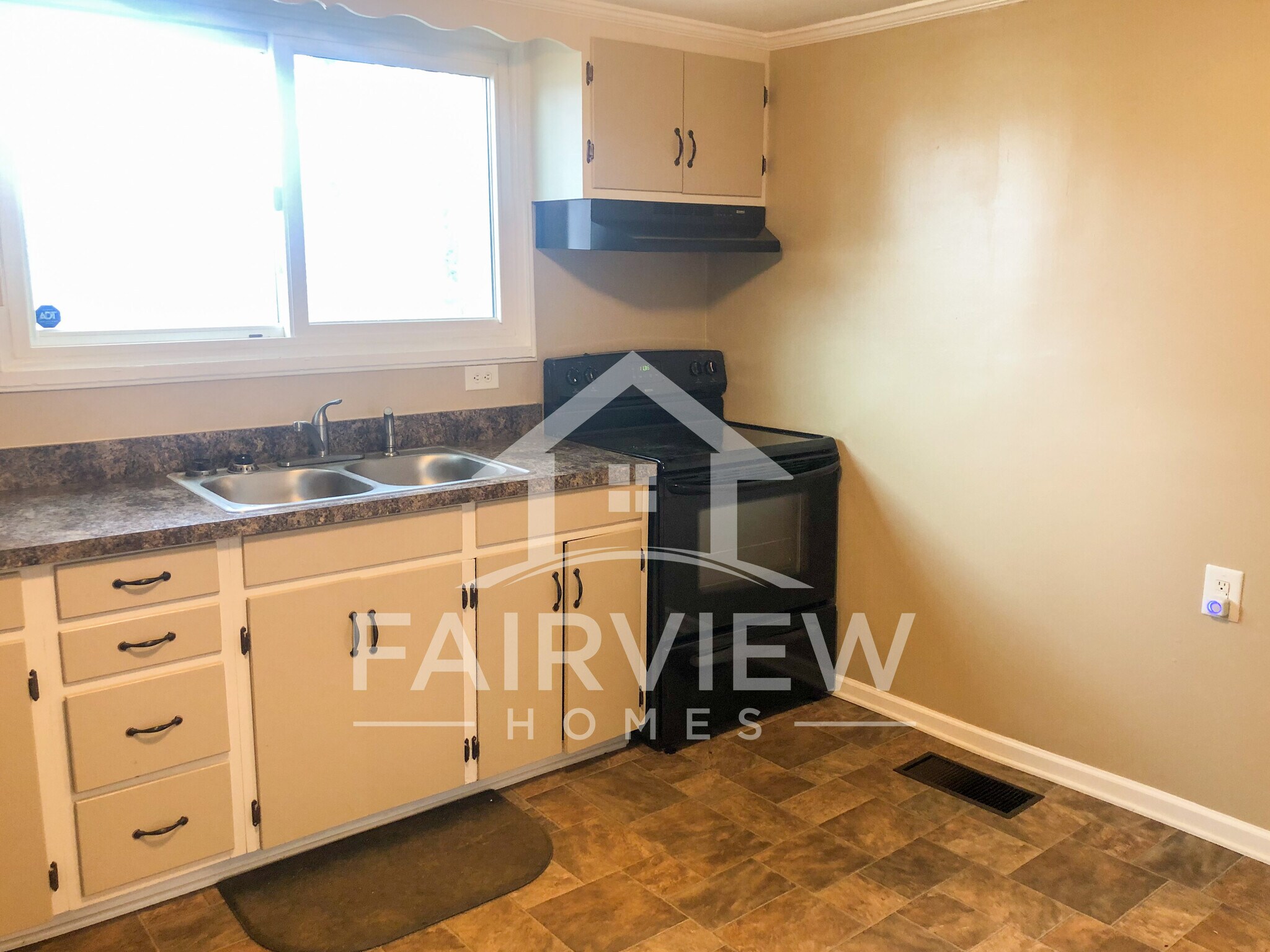 Kitchen - 3520 Demott St