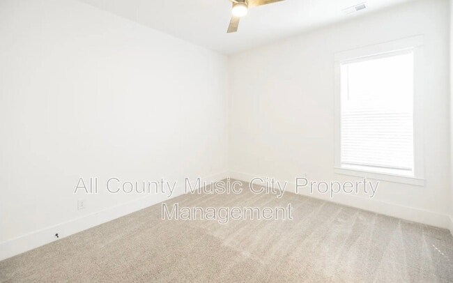 Building Photo - 507 Summit St