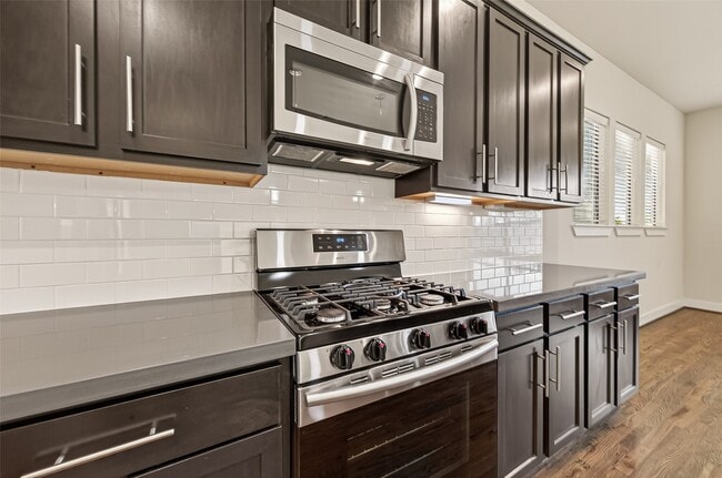 Building Photo - 3925 Tulane Oak Dr