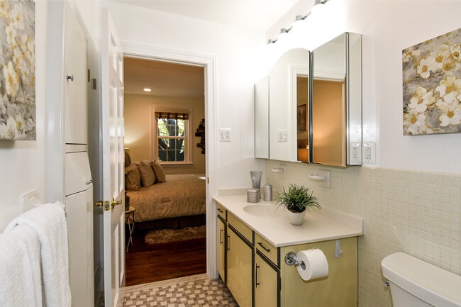 Building Photo - 601 G St SW