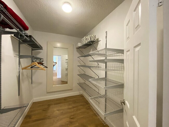 Building Photo - 3505 S Ocean Dr