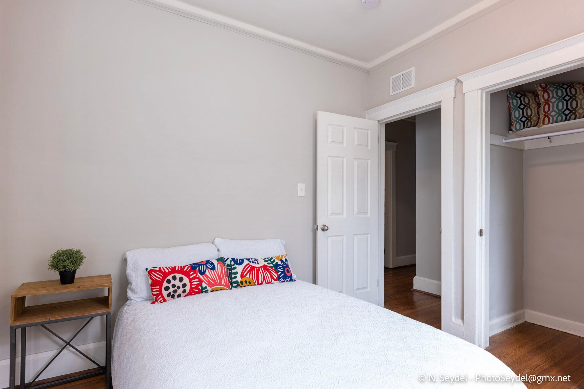 Bedroom 1 - 865 Blaine St