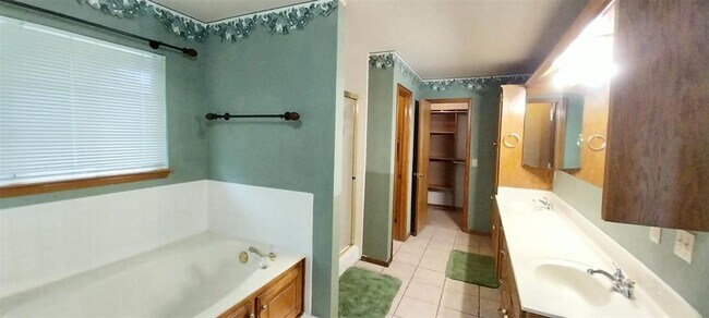 Building Photo - 441 Cactus Rd