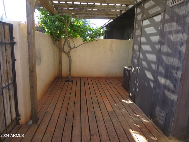 Building Photo - 1450 E Bethany Home Rd