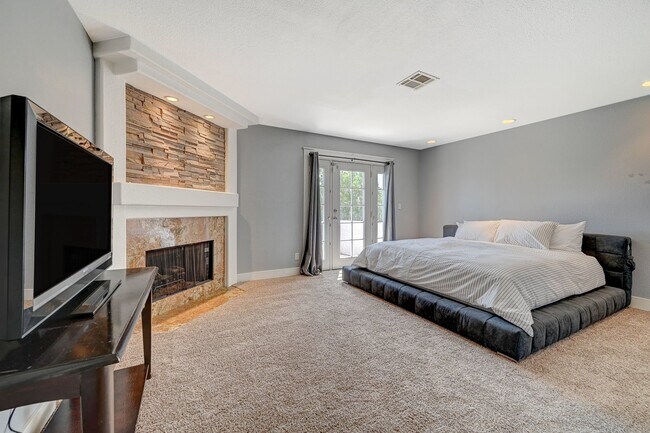 Building Photo - Charming 4 bedroom 3 bath fully furnished pool home in the heart of spring valley!