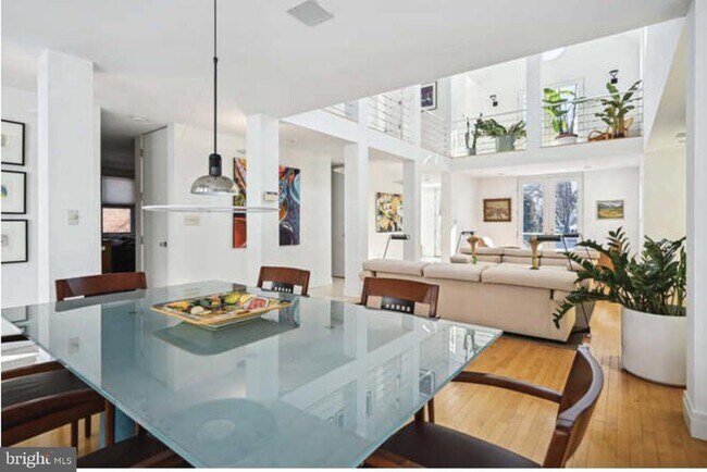 Building Photo - 4527 Q Pl NW