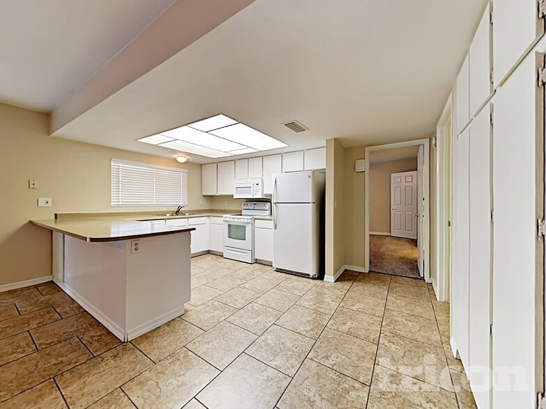 Building Photo - 1113 W Runion Dr