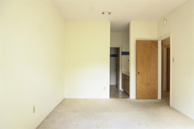 Building Photo - 4406 Avenue A