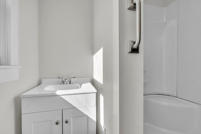 Building Photo - 2 Dunlap St