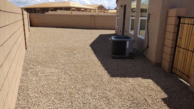 Building Photo - 2400 Tapatio Dr