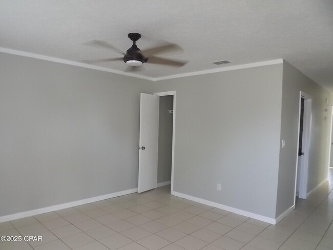 Building Photo - 2712 Oak Hammock Dr