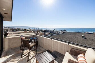 Building Photo - 1310 Manhattan Ave