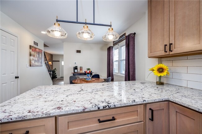 Building Photo - 207 W Ivy St