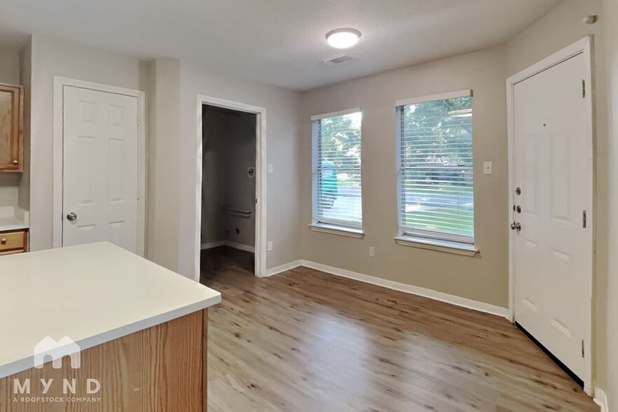 Building Photo - 598 Orangewood Dr