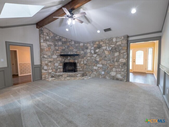 Building Photo - 300 Las Plumas Dr