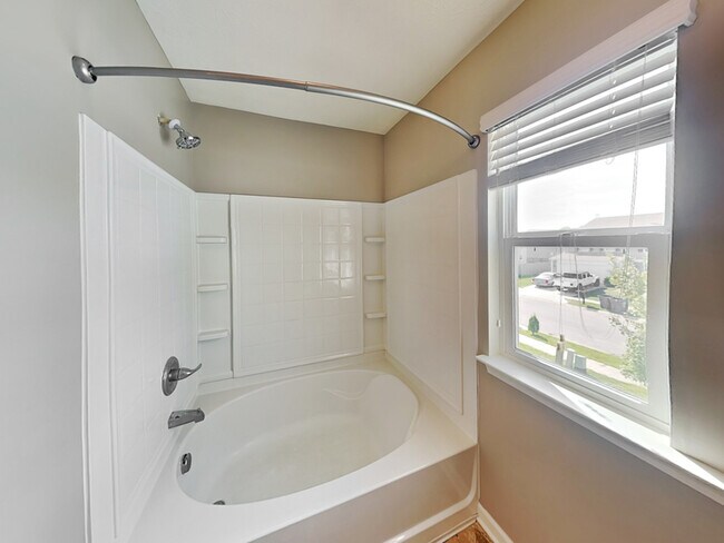 Building Photo - 4037 Little Bighorn Dr